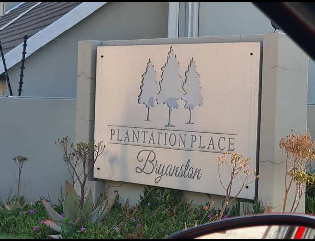 4 BEDROOM TOWNHOUSE FOR SALE IN HELDERFONTEIN ESTATE